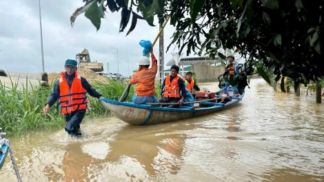 QUẢNG NGÃI:CHỦ ĐỘNG CHO HỌC SINH NGHỈ HỌC ĐỂ TRÁNH LŨ