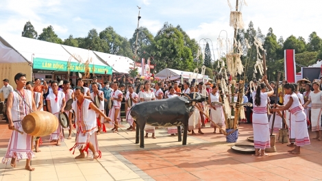 GHEIH GHANG HAREI ROYA PEIH MBANG GILANG PADAI DI URANG BANGSA RƠ MĂM