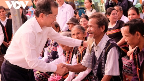 BÍ THƯ THÀNH UỶ ĐÀ NẴNG TA ĐANG MOON: ZƯ LÊY RÂU CHR’NĂP PR’HAY “MANUYH CƠ TU BHUÔIH CHA NỤP ÂNG AVA HỒ”