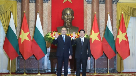 Kơdră teh đak bơ̆n ƀok Lương Cường pơma hăm Kơdră tơm teh đak Bulgaria