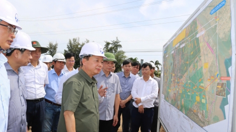 Phó Thủ tướng ồng Trần Hồng Hà lòt sền tŭ tơngai mut lơh gùng rơndeh lòt mhar tàm Sóc Trăng 