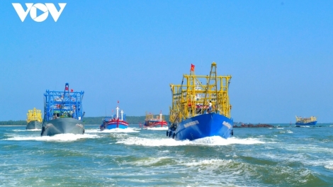 RÂU LIÊM CHOOM T’MÊÊ TƠỢ PA DƯR KINH TẾ BIỂN