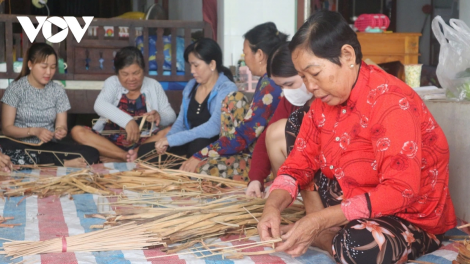 DOM JAK JENG SIAM DALAM BRUK TRUN KATHAOT KHANG KAJAP DI TINH SOC TRANG 