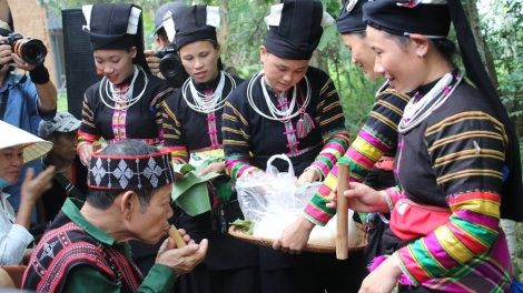 ADAT LIKAU HAJAN DI BANGSA LÔ LÔ 