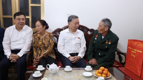 Tổng Bí thư Tô Lâm tơƀơ̆p pơma dơnuh hăm bơngai tăh hla tơ̆ pơlei tơm Hưng Yên 