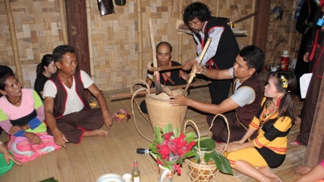 KHÁNH HÒA ZOOI ĐHANUÔR ACOON COH LÂNG DA DING CA COONG TỆÊM NGĂN PR’ẶT TR’MÔNG