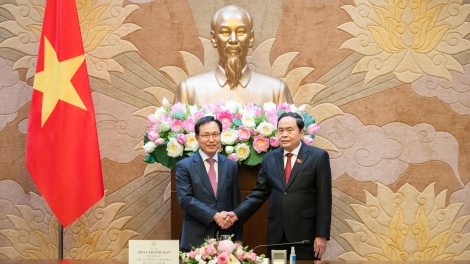 Khua git gai pơ ala mơnuih ƀôn sang dêh čar ơi Trần Thanh Mẫn tŭ jum Khua phun sang bruă Samsung Việt Nam