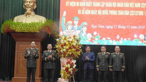 Kon Tum tìp mat ờs mờng tơnkah 80 nam ngai crơngơs Mpồl ling klàng Làng bol Việt Nam 