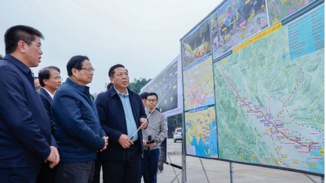 Thủ tướng Phạm Minh Chính đă hao rblang dăn Quốc hội nchrăp ƀư trong loih Lào Cai - Hà Nội - Hải Phòng tâm khay 2 /2025