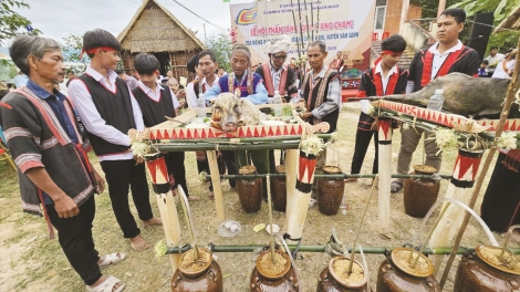 BẠI MÒN ĐÂY CHANG BẠI LẸ HỘI CÚA PỈ NOỌNG CẦN CHĂM HROI 