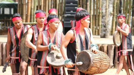 Kon pơlei Tây Nguyên sô̆ sôn pơyan puih mak ‘nao Ất Tỵ