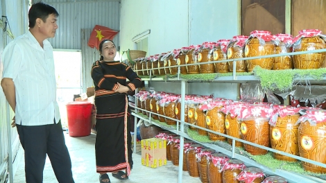 Chôu vế ó troăng tơdjâ ƀă pói rơhêng vâ thăm châ mơdêk nếo dêi Tây Nguyên