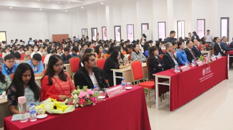 “Ktưn hưn hđeh hriăm hră, sinh viên Dak Lak”