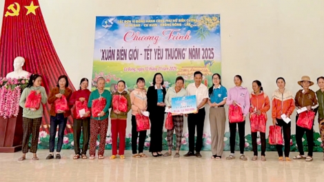 Vang hơmet, hơnhăk Têt truh hăm bơngai tơnuh Đắk Lắk