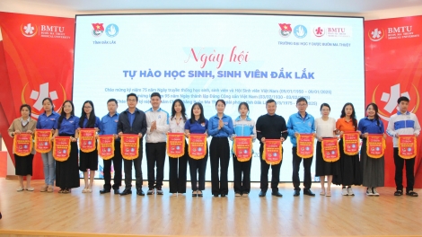 “Čhôk ‘nă jĭ hŏk tro, sinh viên Đắk Lắk”