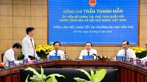 Pôa Trần Thanh Mẫn Kăn xiâm hnê ngăn Kuô̆k hô̆i  lăm pôu rơkâu tết a Hngêi trung Đại học Cần Thơ