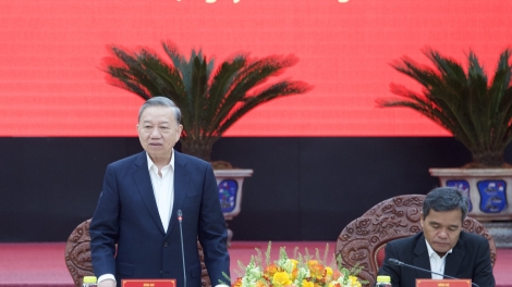 Lơh gơlik bơnàng jă nàng Tây Nguyên in dòn nền tàm tŭ tơngai pa 