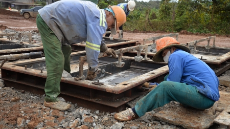 Pêi cheăng ta tung pơla Têt, vâ troăng kân tơdrăng lĕm Khánh Hòa - Ƀuôn Ma Thuột pêi klêi