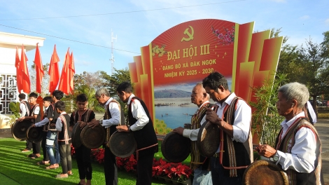 Rài kis pa tàm Đăk Ngọk: Bơta niam bơh mpồl Đảng bal mờ nùs nhơm làng bol