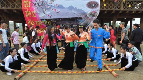 TET DI URANG BANGSA THAI PAK DI TAY BAC  