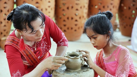 KADHA DAOH " THEI MAI - AI ĐỀN PHÍA XA" 