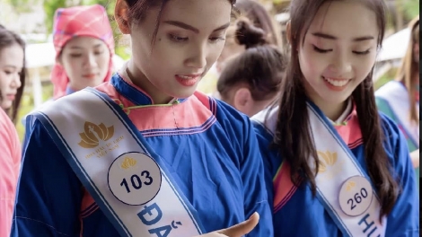 Sinh viên hdroâng kuăn ngo Dak Lak pói vâ mơnhông pơlê