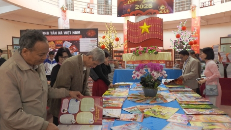 N’gor Kon Tum ntơm pơk Hội báo xuân Ất Tỵ 2025.