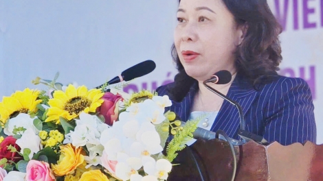 Groi Kruanh dak Võ Thị Ánh Xuân khân cán bộ, tahen Trung đoàn Cảnh sát cơ động Tây Nguyên