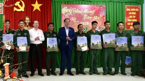 Phó Củ tịc Quôk hội ồng Trần Quang Phương gờm chờ Sa tềp tàm tiah nhàr lơgar càr Dăk Lăk  