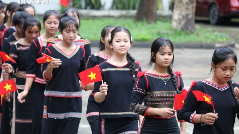 Kuk kông bôr tôk bre mai (Chim bôr tôk gọi em)