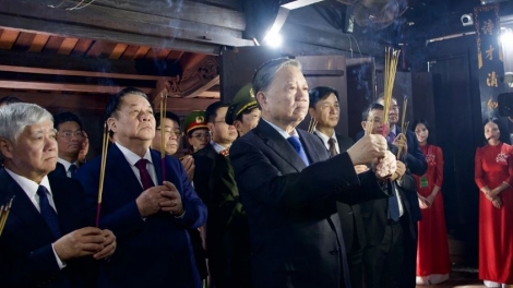 Khua git gai Ping gah ơi Tô Lâm tŭi ñang hơdor kơ Khua git gai Ping gah hơđăp rơgŏm ơi Trường Chinh ƀơi Nam Định