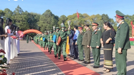 Puih mak jĭ lêh akŏm năm pơm linh 