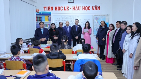 Khua knŭk kna Phạm Minh Chính mđĭ ai êpul êya mnuih Việt Nam jing ala čar Czech