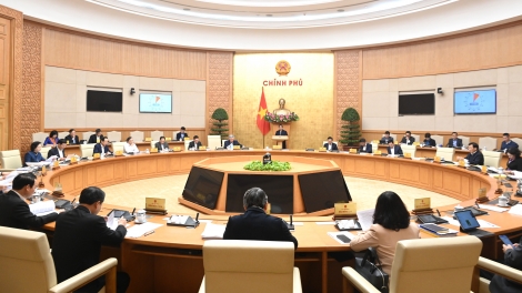 Thủ tướng Chính phủ Phạm Minh Chính ƀư tơm rơh rƀŭn chính phủ bôk way kan ndâk njêng pháp luật khay 1/2025 