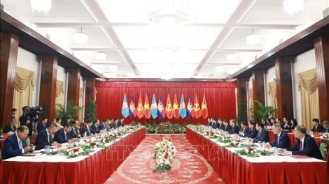 Hneăng trâm mâ pơla Khu xiâm kal kí Đảng Kŏng san Việt Nam ƀă Khu xiâm pơkuâ hnê ngăn Đảng Kuăn pơlê Kul (CPP)