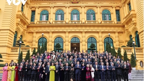 Kơdră teh đak Lương Cường tơƀơ̆p muh măt khŭl tang măt hơgei kơ anih jang pơgang