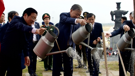 Khua gĭt gai Đảng Tô Lâm nao lehanăn blŭ hrăm ti knăm Têt pla kyâo hdơr nanao kơ Awa Hô 