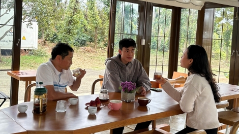 Dŭm êtuh êbâo kčŏk kphê amâo mă prăk hlăm Knăm mơak kphê Ƀuôn Ama Thuôt