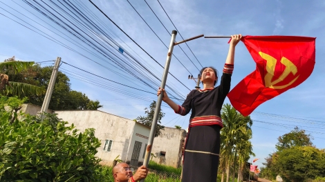 Pơ-ư pơ-ang hloh yua hơmâo “Jơlan hla gru Lŏn ia”