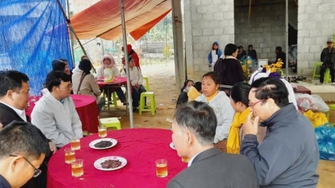 HỌC SINH LỚP MƯY CRÊÊ ĐIỆN GIẬT CĂH DZỢ MA MÔNG BÊL CHA ƠH COH ĐONG