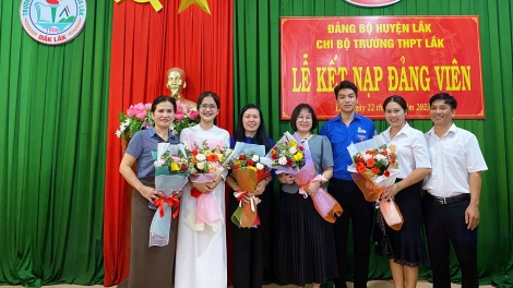 Pơm hơtŏk jơhngơ̆m đon kĕch mang lơ̆m rim hnam trương hŏk tơ̆ Dak Lăk 