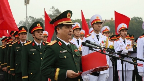 Mơnuih rơgơi mơbruă “Iâu pơthưr pơtô ba mơnuih ƀôn sang” mơ̆ng Ling tơhan lăi pơhmư̆ hăng Wa Hồ