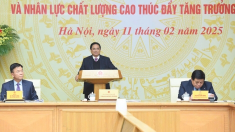 Thủ tướng pơgơ̆r Hop akŏm atŏk tơiung khoa hŏk, kơmăy kơmŏk, tơplih ‘nao păng khul bơngai jang rơgei vă jang tŏk mŭk drăm