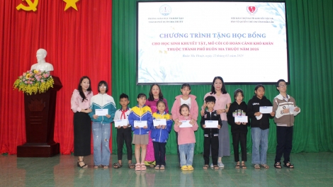 100 rơtuh hnoăng liăn hriâm rơkê tŏng gum hok tro chó chêng tơvê kŏng ƀă kuăn tê a Ƀuôn Ma Thuột