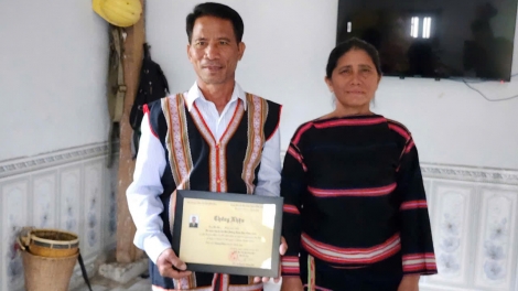 Ròt jơnau cih “Gùng lòt bơh neh rlau lơh tìs wơl rê wơl mờ ƀòn lơgar”- Jơnau cih dơ̆ 2: Rê mờ nùs nhơm pin dờn, gàr bơta lơngăp lơngai ƀòn lơgar