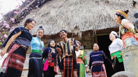 VEL VĂN HÓA – DU LỊCH ZẬP K’BHUH ACOON COH VIỆT NAM – ZR’LỤ TƯỚC PR’HAY COH C’XÊÊ 3 NÂU