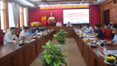 Mbơh nău ntrŭnh uănh nđôi bah Bộ Chính trị đah Ban Thường vụ N’gor ủy Dak Lak