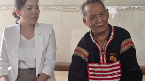 Leh tơbâ 50 hơnăm tơleăng lĕm Gia Lai: Tơdroăng tơbâ roh ton nah ƀlêi trâng Đường 7