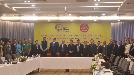 Hmăng hmưi hdră êlan bi mguôp tar rŏng lăn mơ̆ng Knăm mơak kphê Ƀuôn Ama Thuôt 