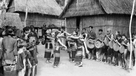 Jơhngơ̆m đon ƀlŏk hơdơ̆r đơ̆ng dôm bơngai pơrăm chư̆ kơnê̆ vang pơm rơngei Buôn Ma Thuột